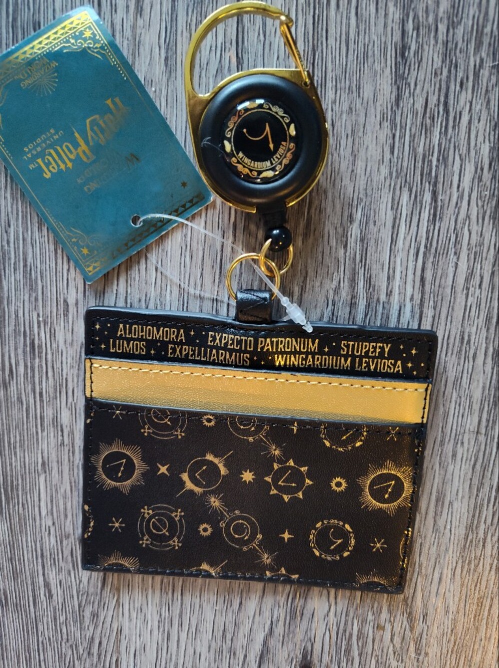 Official Harry Potter  Black and Gold  Cardholder with Reel